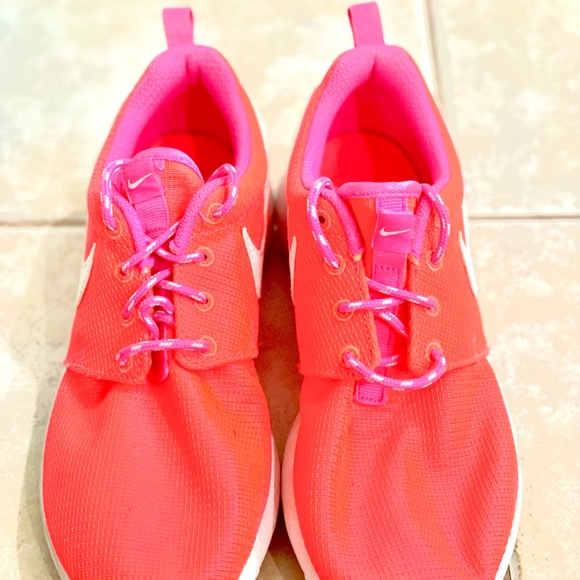 NIKE KIDS ROSHE RUN - Picture 2 of 3